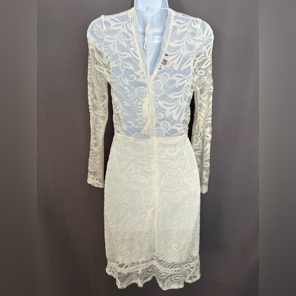 Elegant Lace Long Sleeve Dress in Cream (907) - Picture 9 of 15
